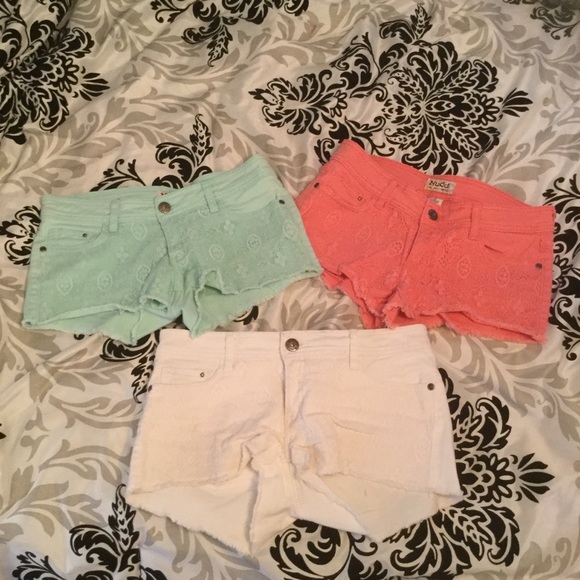 Bundle of 3 lace design shorts! - Picture 1 of 6